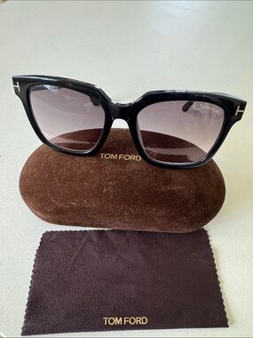Tom Ford Black Cat-Eye Sunglasses with Gradient Lenses
